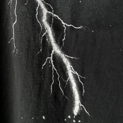 ơ  TġVintage lightning T-shirt