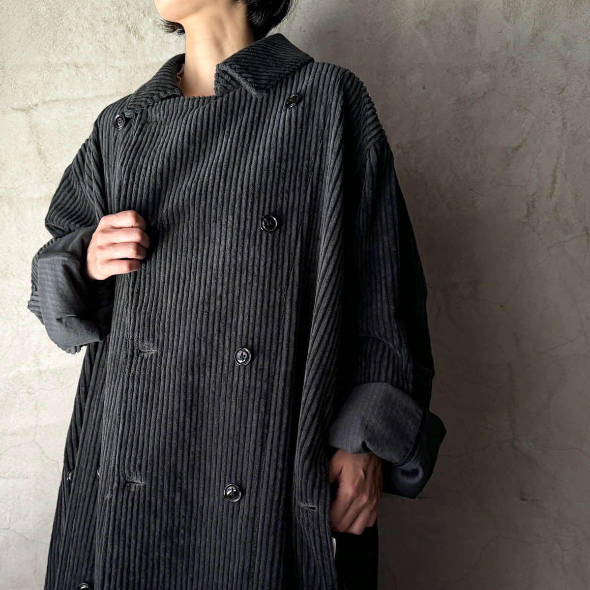 <img class='new_mark_img1' src='https://img.shop-pro.jp/img/new/icons13.gif' style='border:none;display:inline;margin:0px;padding:0px;width:auto;' />suzuki takayuki over coat ʥ業 СȭRaven's Grey  / Unisex 