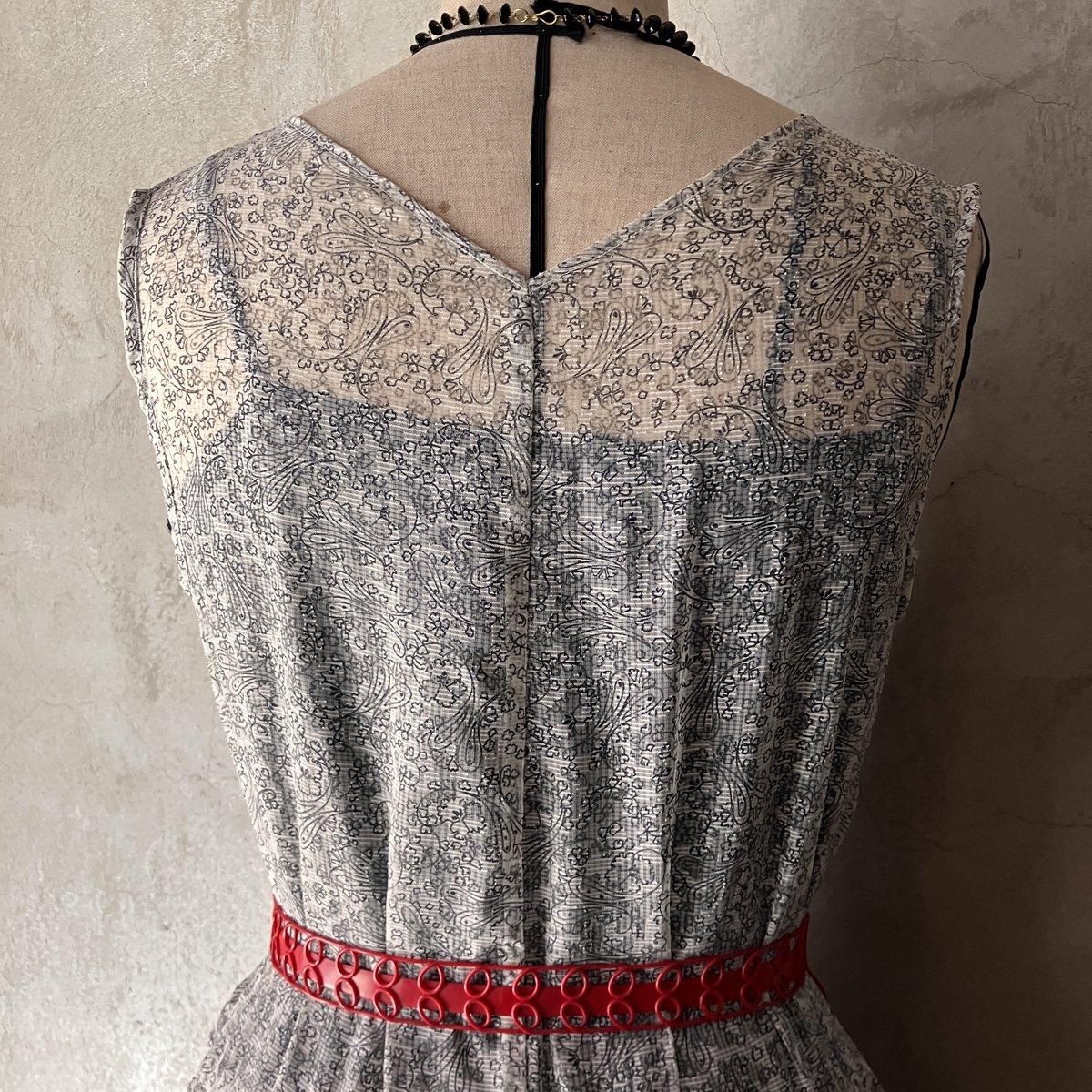 1950ǯ ޥ  ɥ쥹 ץ饹å٥դDamask Sheer Dress & Old Plastic Belt