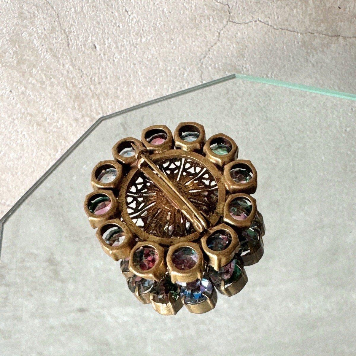 1930-40年代 アイリスガラス 花ブローチ(Iris Glass Brooch 1930-40年代 アイリスガラス 花ブローチ(Iris Glass Brooch