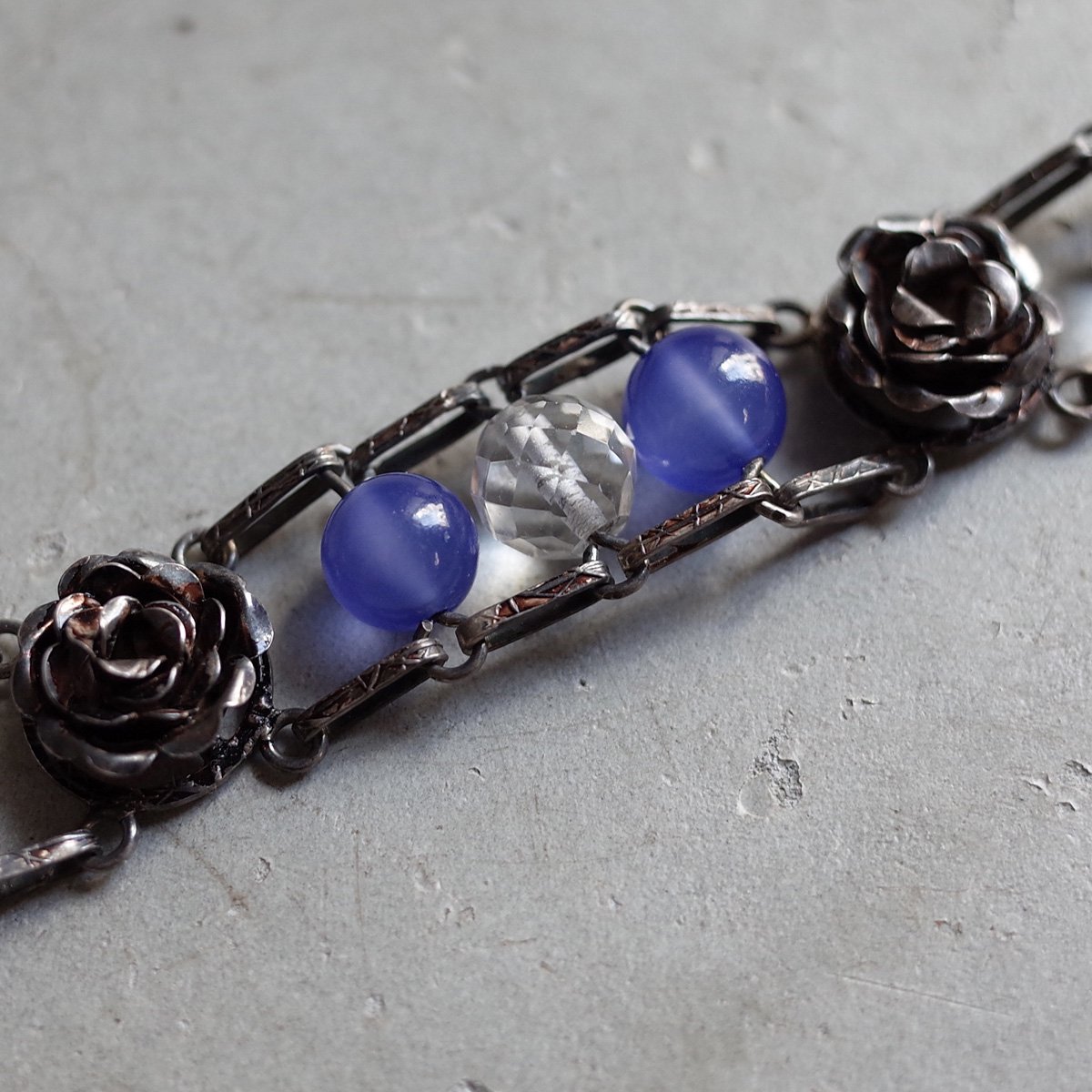 ֥롼륻ɥˡ ᥿ 鯥 ֥쥹åȡ1940-60's Blue Chalcedony Metal Rose Motif Bracelet