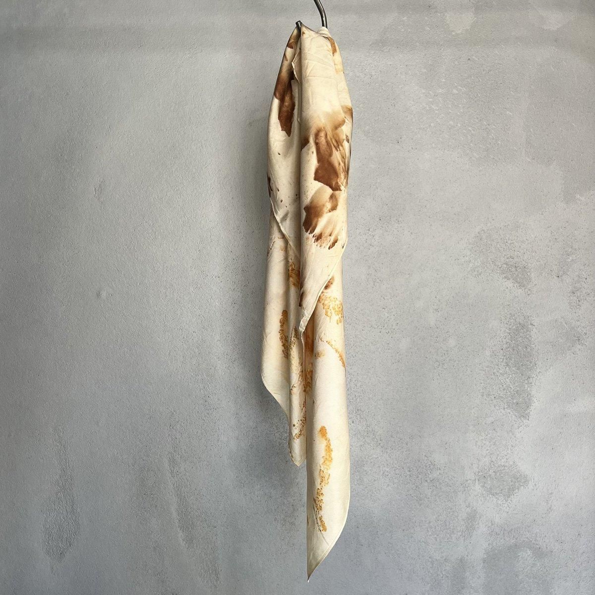 <img class='new_mark_img1' src='https://img.shop-pro.jp/img/new/icons13.gif' style='border:none;display:inline;margin:0px;padding:0px;width:auto;' />...et RʥơSilk Scarf 90cm beige