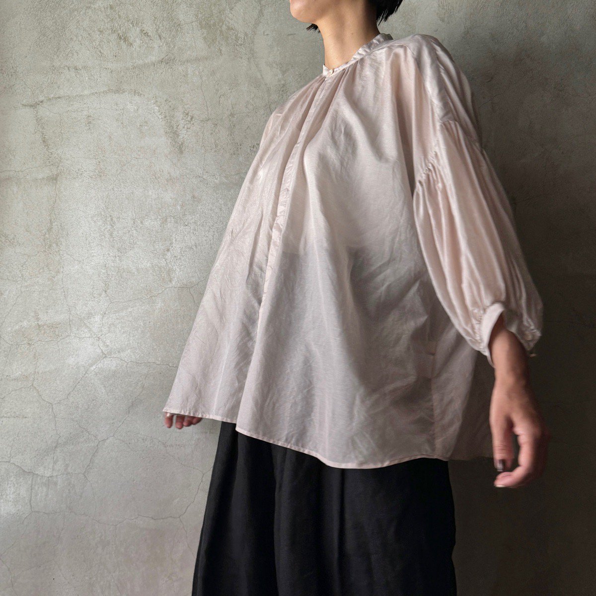 suzuki takayuki puff-sleeve blouse（スズキタカユキ パフスリーブブラウス）Ice Grey - JeJe PIANO  ONLINE BOUTIQUE 神戸のアンティーク時計,ジュエリー,ファッション専門店