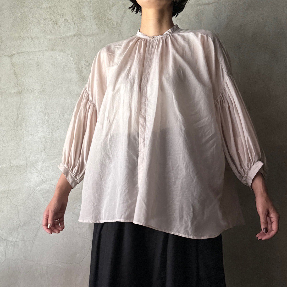 suzuki takayuki puff-sleeve blouse（スズキタカユキ パフスリーブブラウス）Ice Grey - JeJe PIANO  ONLINE BOUTIQUE 神戸のアンティーク時計,ジュエリー,ファッション専門店