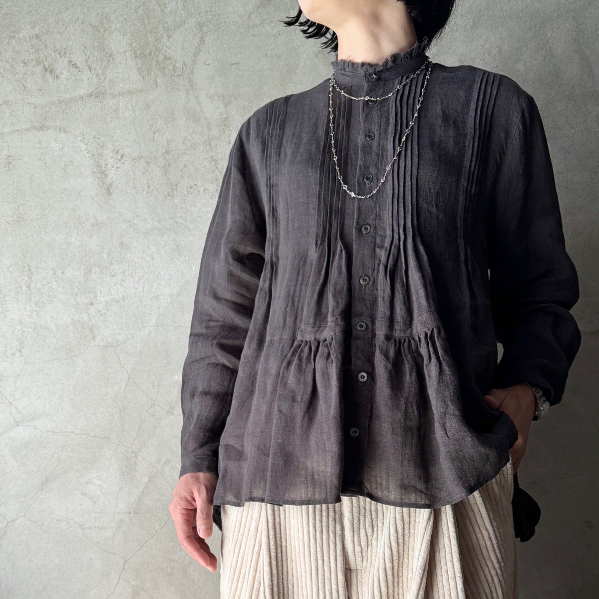 suzuki takayuki pin-tuck blouse（スズキタカユキ ピンタックブラウス）Dark bronze- JeJe PIANO  ONLINE BOUTIQUE 神戸のアンティーク時計,ジュエリー,ファッション専門店