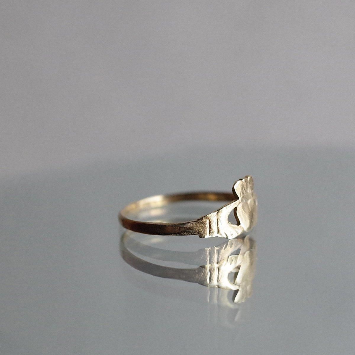 9K クラダリング（Vintage Small Claddagh Ring）- JeJe PIANO