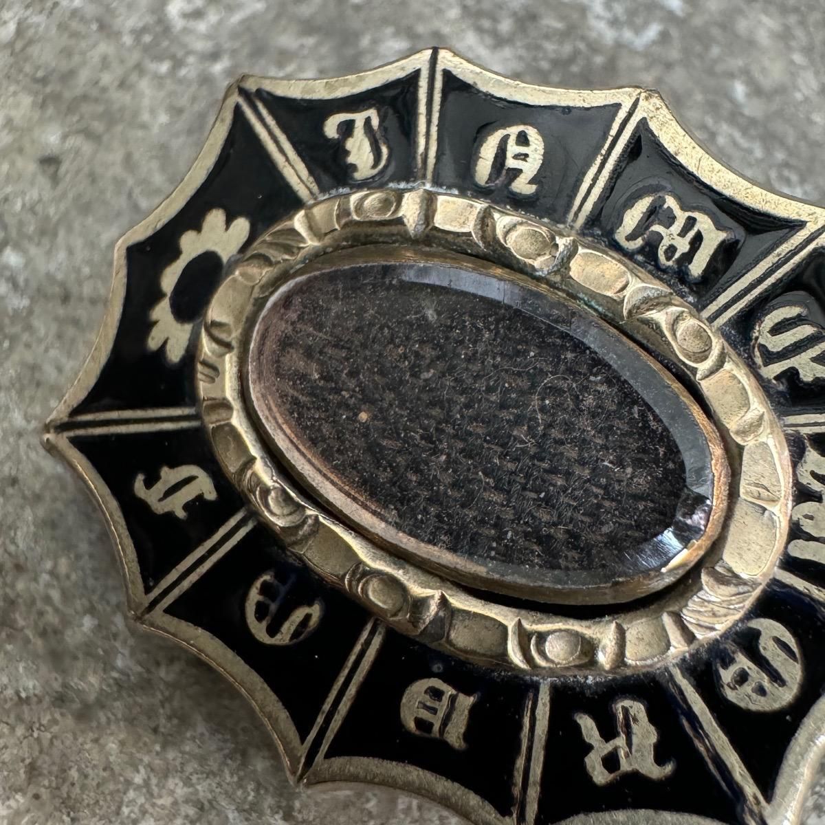ȥꥢ С  إ ⡼˥󥰥֥Victorian  Silver Gilt Mourning Brooch