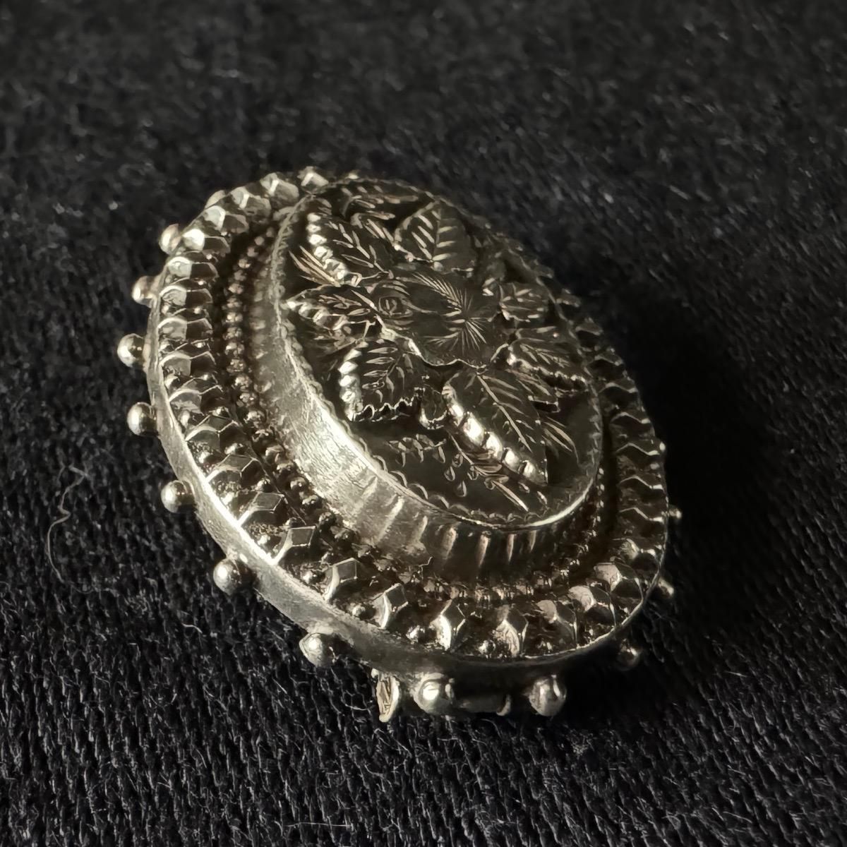 ȥꥢ С ⡼˥󥰥֥ 鯡Victorian  Silver Mourning Brooch