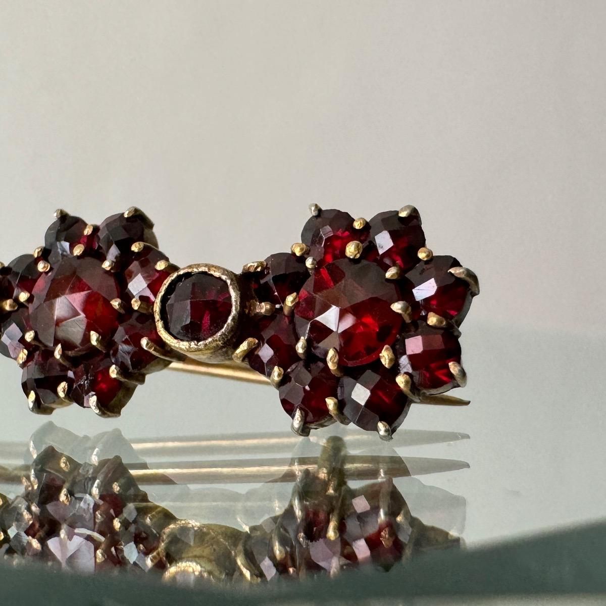 ȥꥢ ĥ ͥå С֥Victorian Gold Fiiled Garnet Brooch