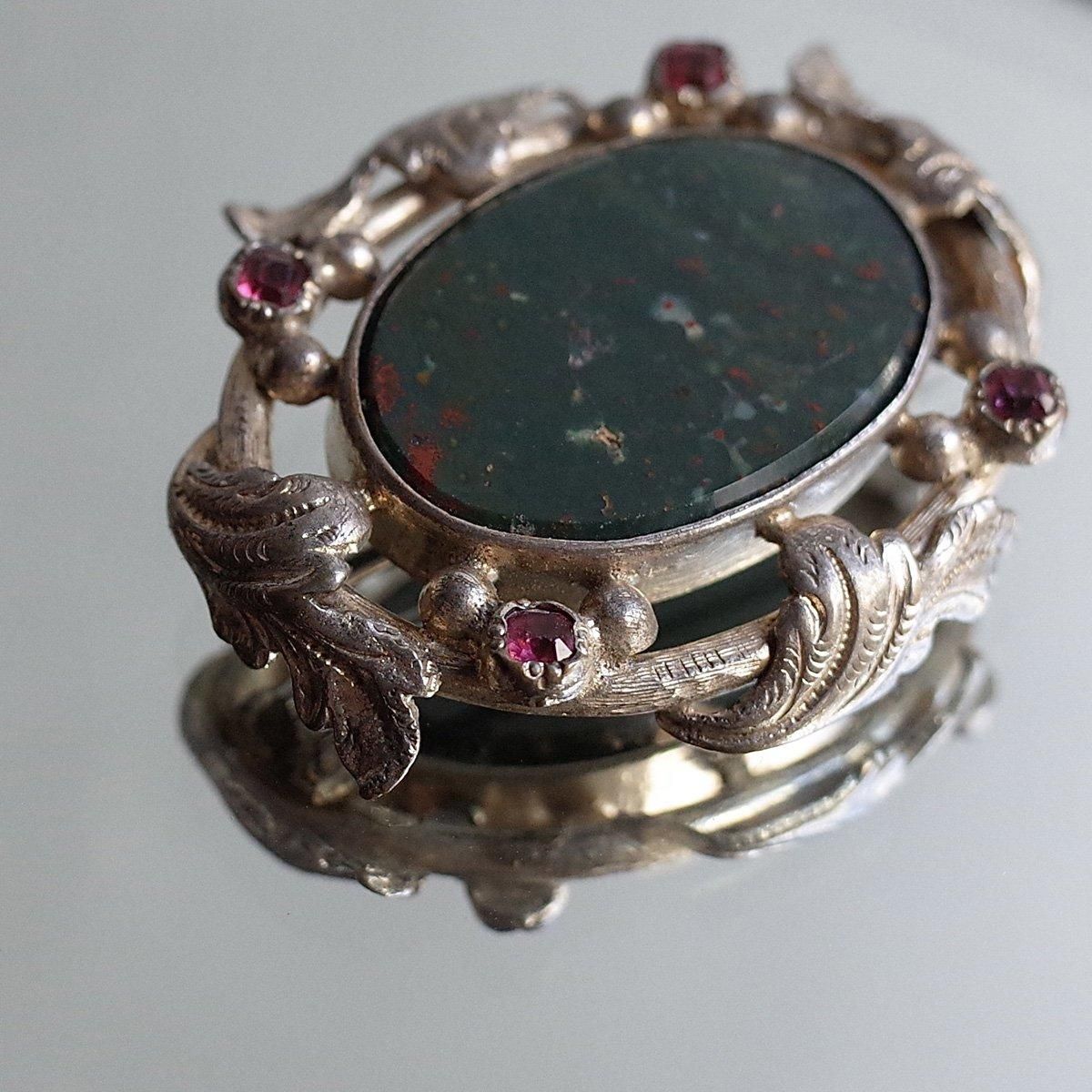ブラッドストーン ピンクガラス メタル ブローチ（Victorian