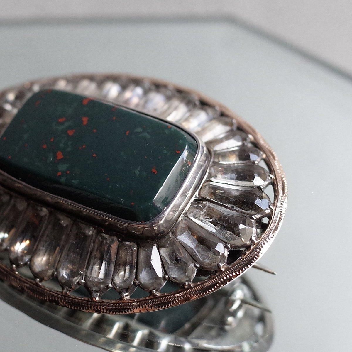 ֥åɥȡ ڡȥ饹 С ֥Georgian-Victorian Bloodstone Paste Glass Silver-gilt Brooch