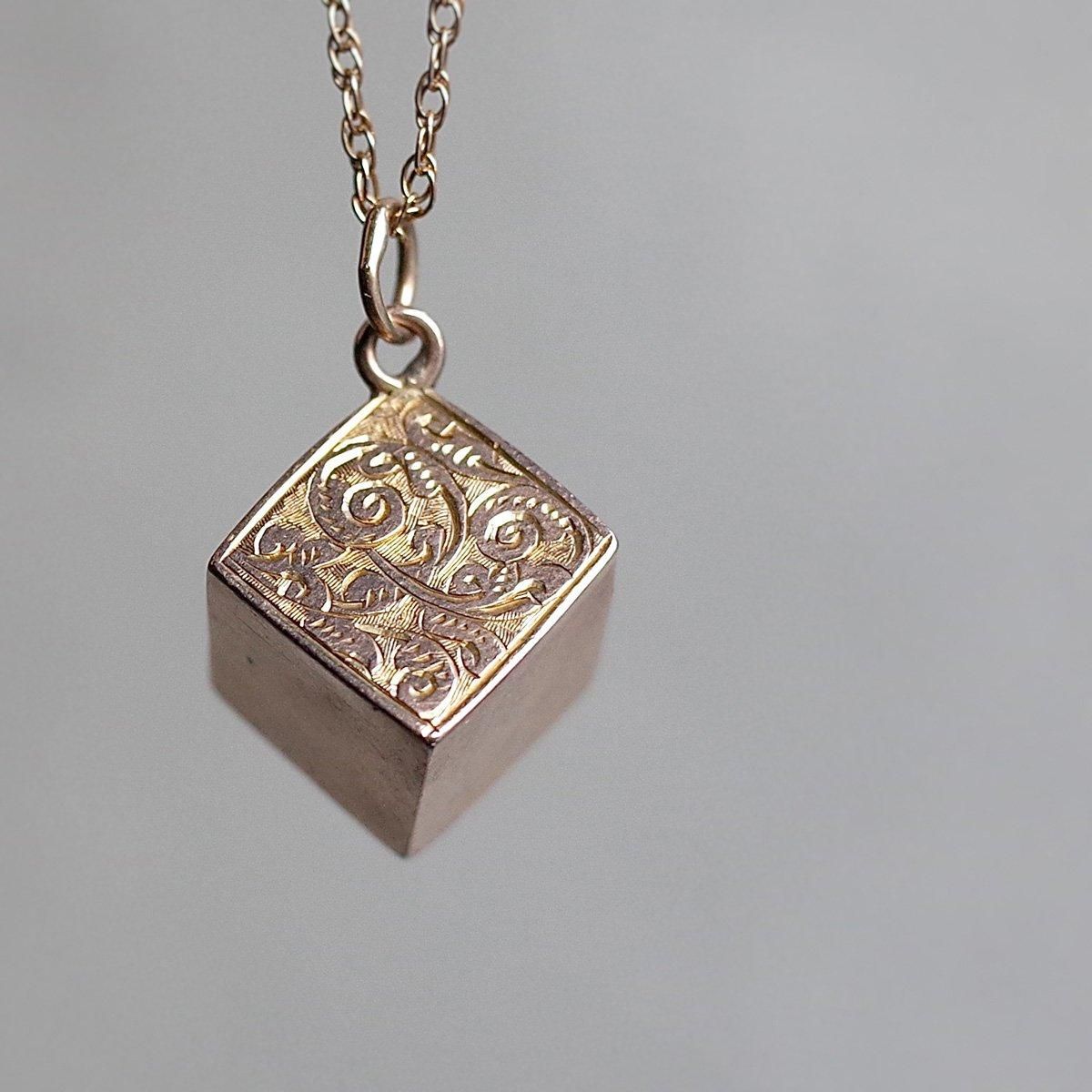 ȥꥢ 9 塼 ڥȥȥåסVictorian 9K Cube Pendant Top