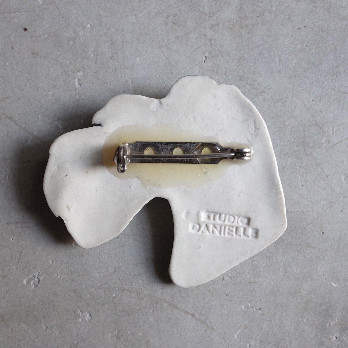  ˥ ɥå ݡ ֥1940-60's STUDIO DANIELLE Dog Porcelain Brooch 