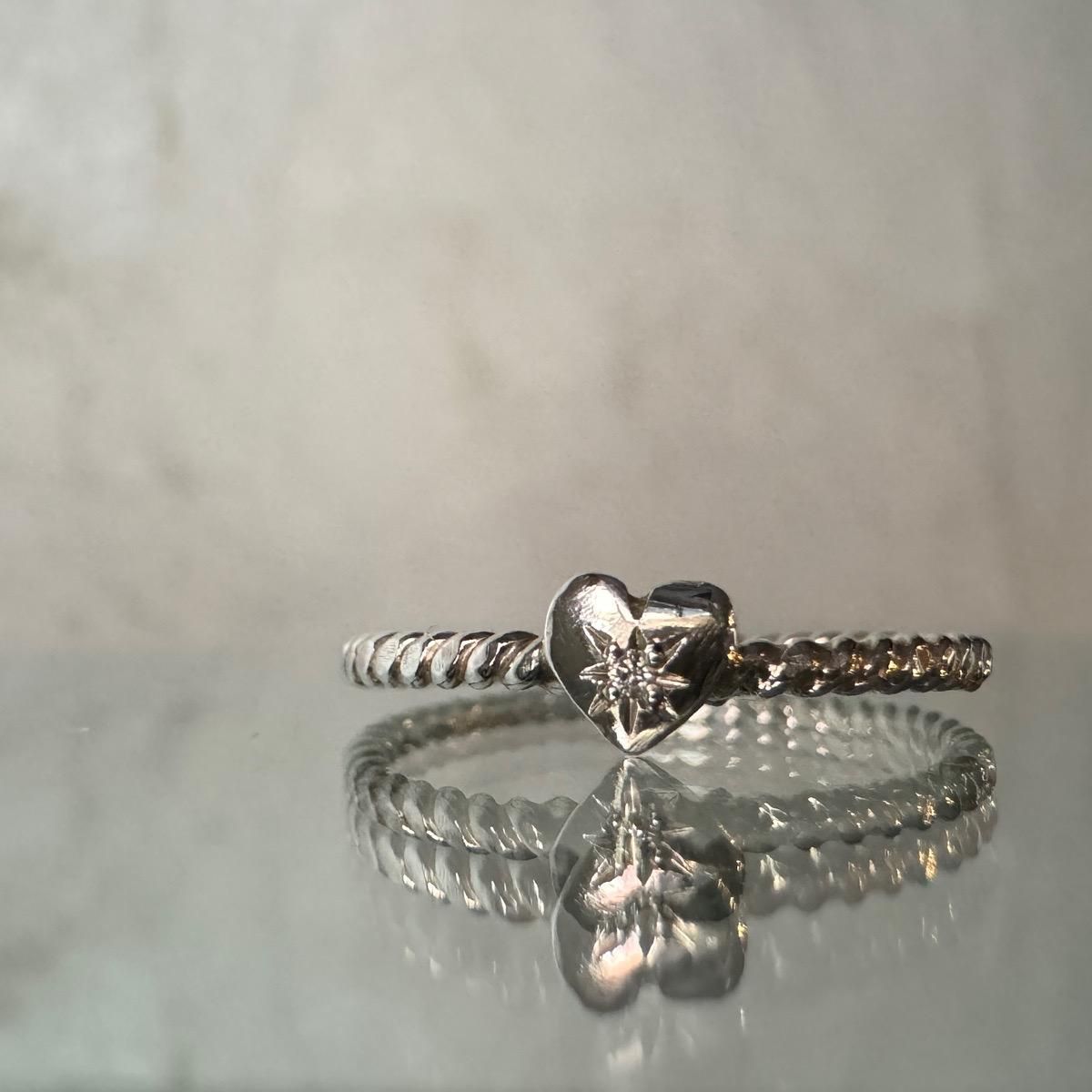 <img class='new_mark_img1' src='https://img.shop-pro.jp/img/new/icons56.gif' style='border:none;display:inline;margin:0px;padding:0px;width:auto;' />momocreatura Heart Ring Silver  Diamondʥ⥯ꥢ ϡ  Сߥɡ