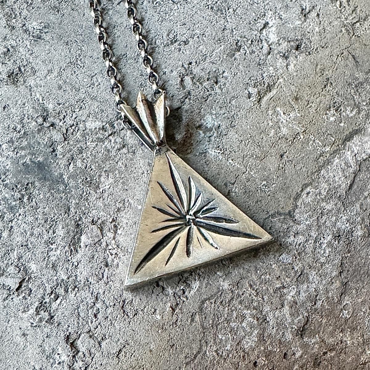 momocreatura Triangle Star Necklaceʥ⥯ꥢ ȥ饤󥰥륹 ͥå쥹 С9KYG