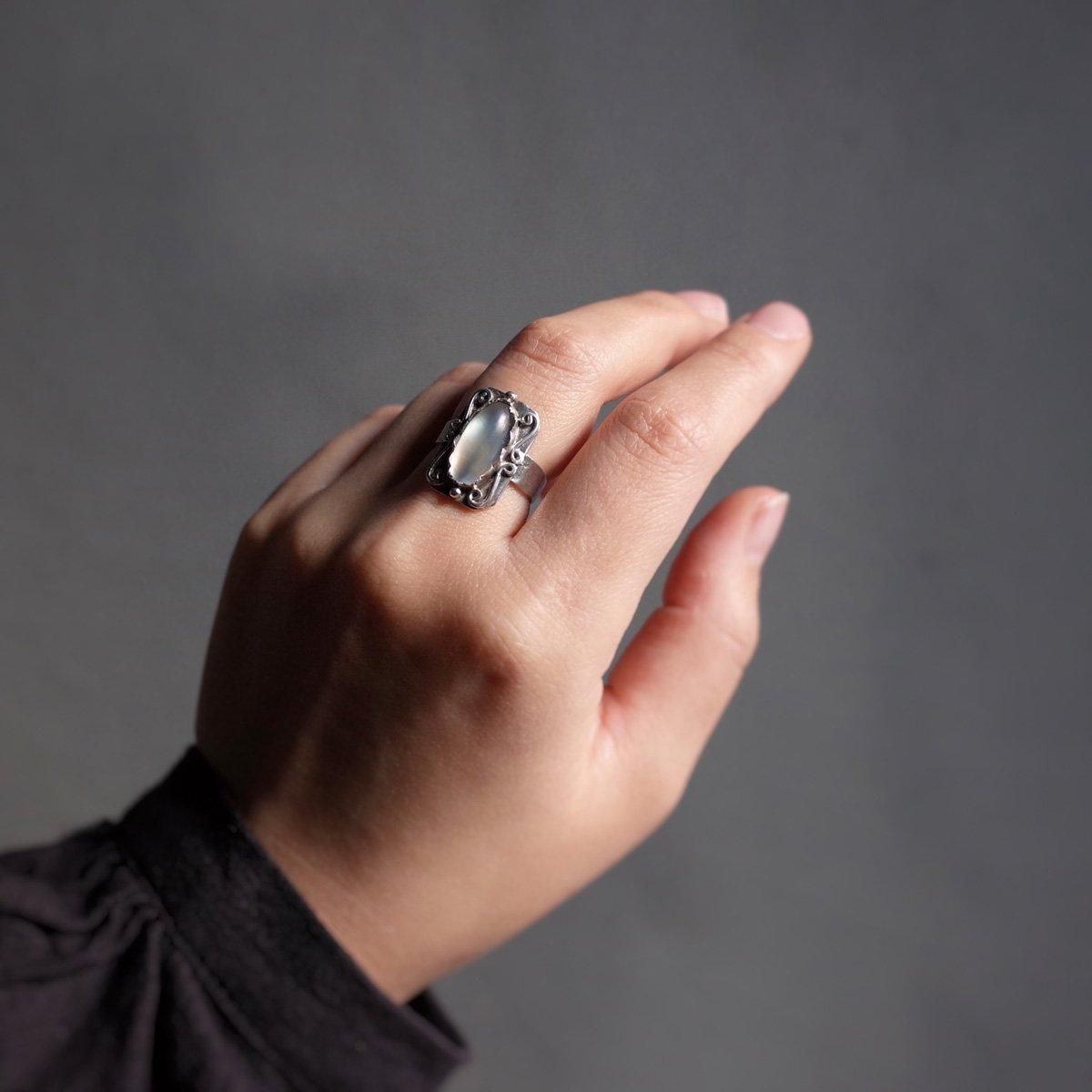 ġɡե ࡼ󥹥ȡ С ե졼 󥰡Arts & Crafts Moon Stone Silver Frame Ring