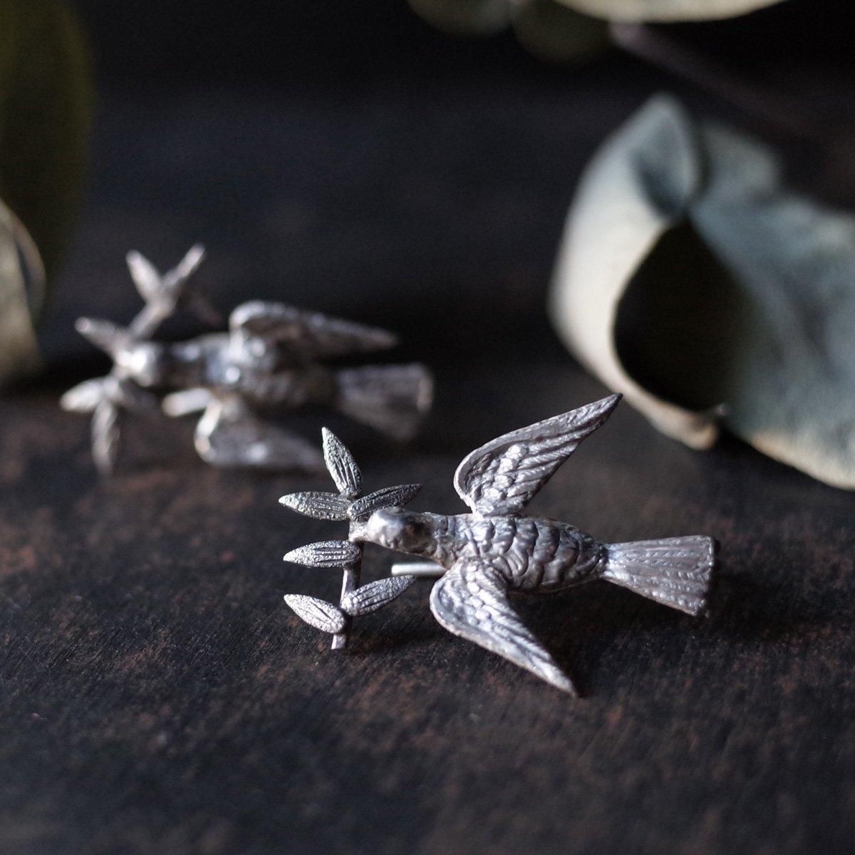 ȥꥢ С ȷ ԥVictorian Silver Dove Earrings