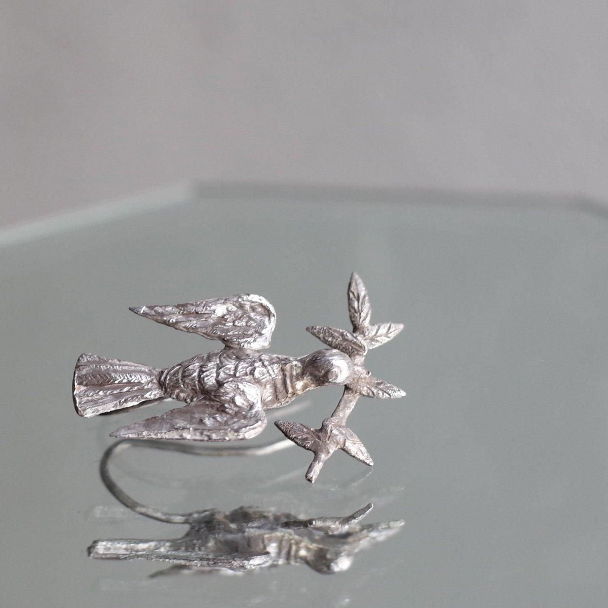 ヴィクトリアン シルバー 鳩 ピアス（Victorian Silver Dove
