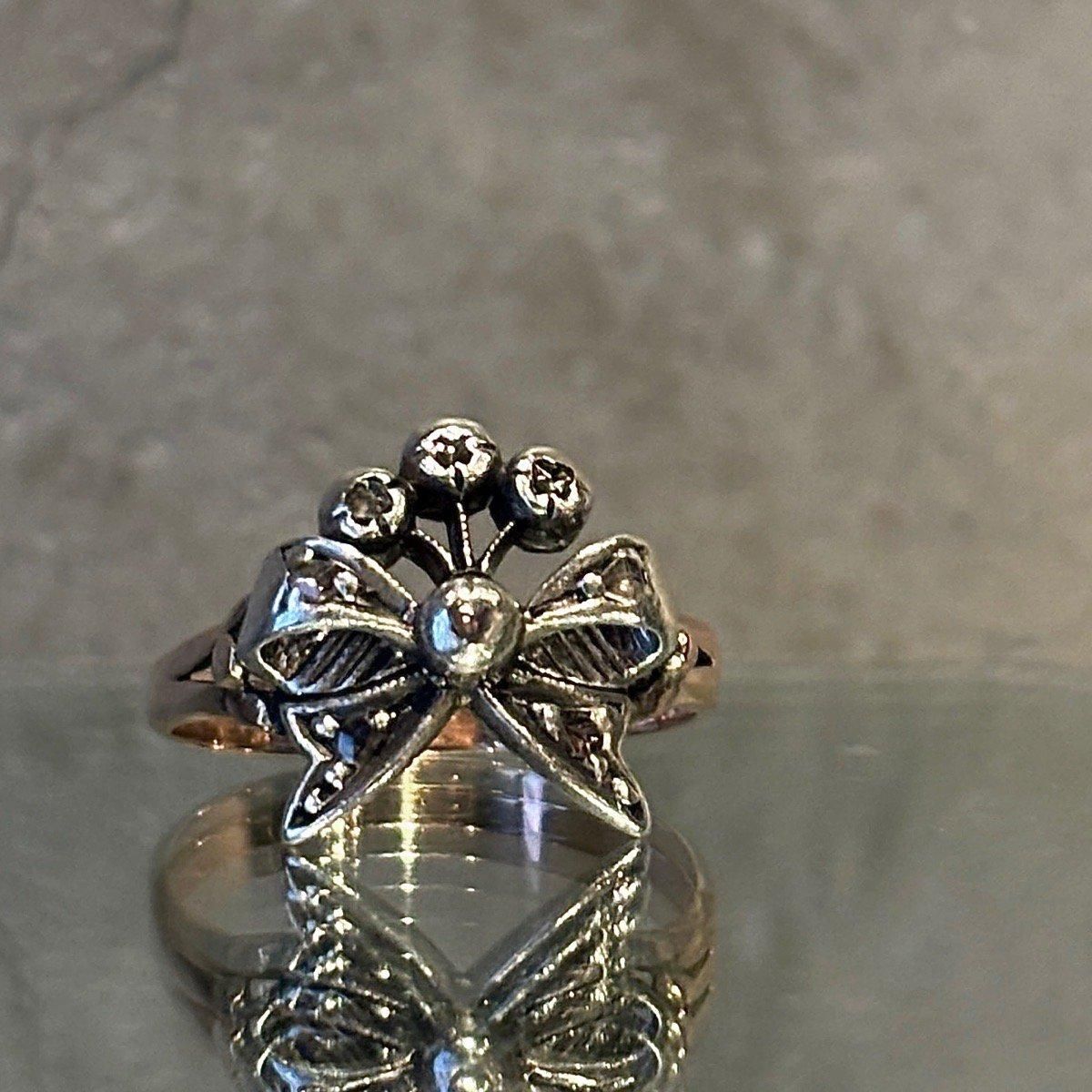 硼 10  ܥ󥰡Georgean 10K Diamond Ribbon Ring