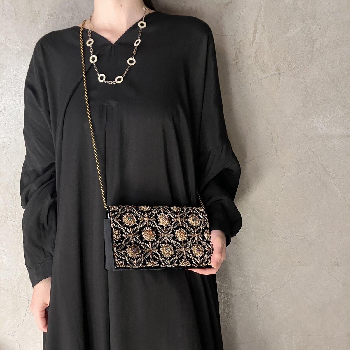 ơ ɽ ХåVintage Zari Shoulder Bag