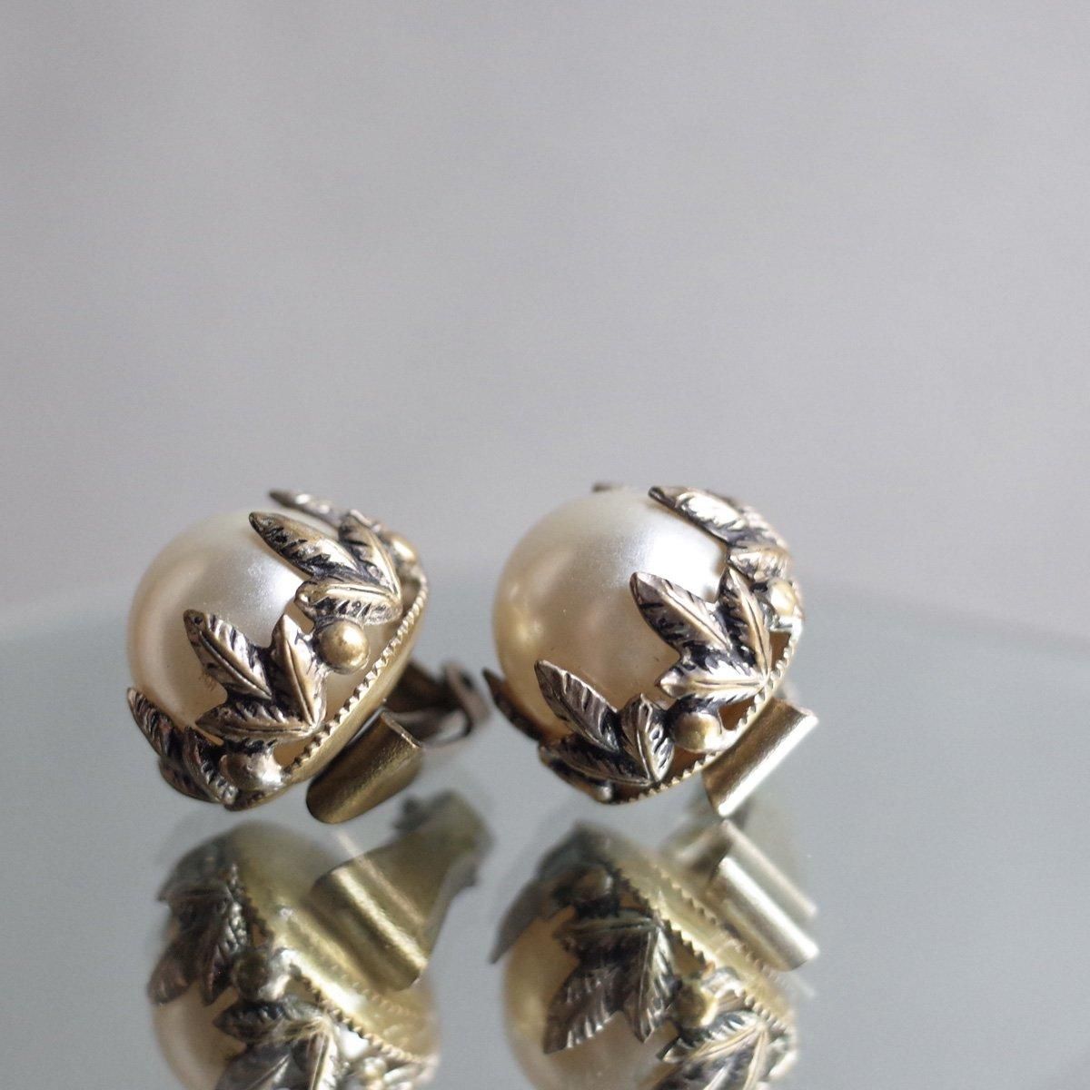 ᥿ ѡ ꡼ 󥰡1940-50's Metal Pearl Leaf Earrings