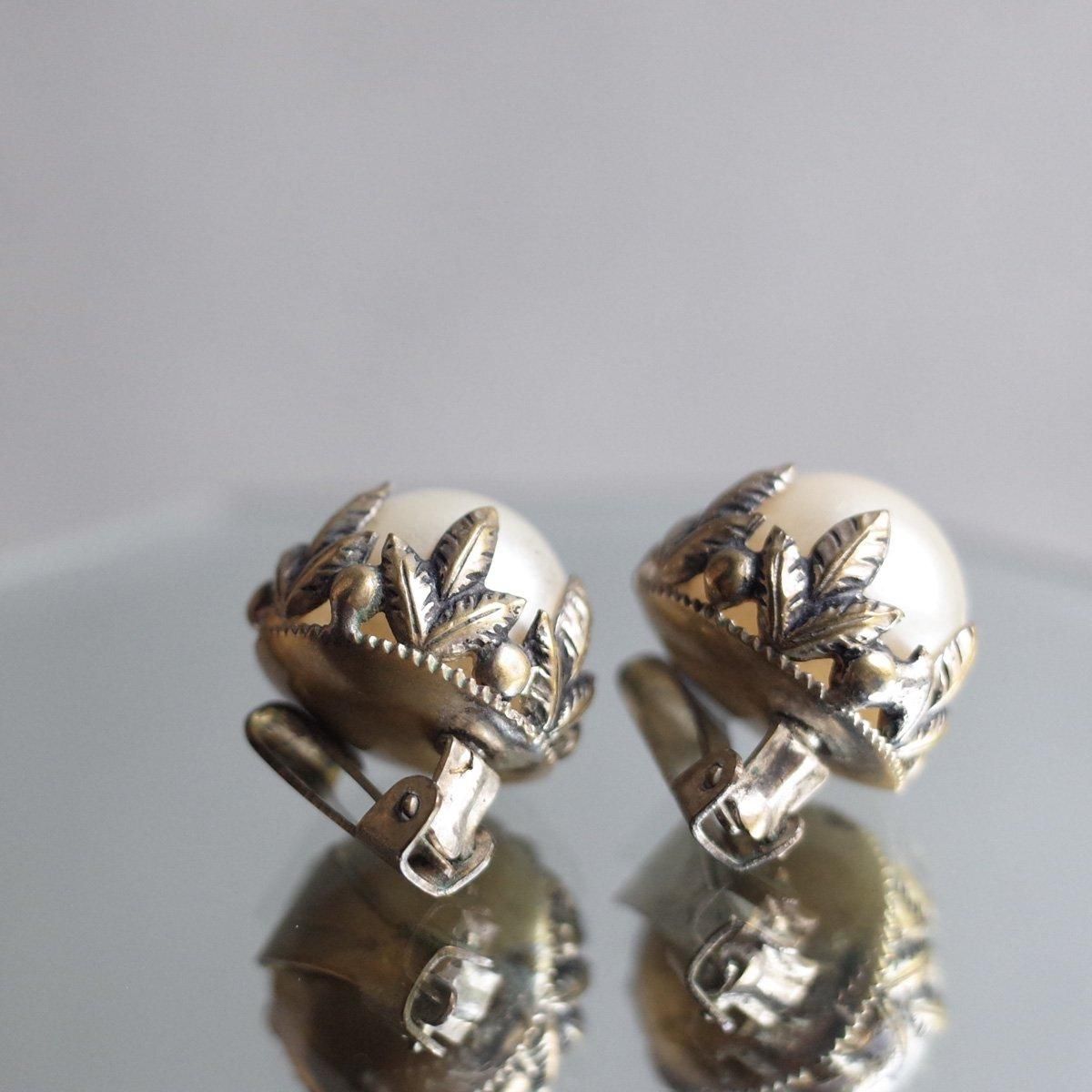 ᥿ ѡ ꡼ 󥰡1940-50's Metal Pearl Leaf Earrings