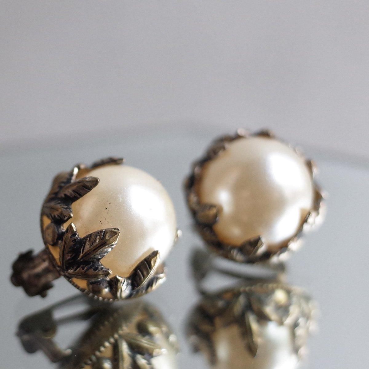 ᥿ ѡ ꡼ 󥰡1940-50's Metal Pearl Leaf Earrings
