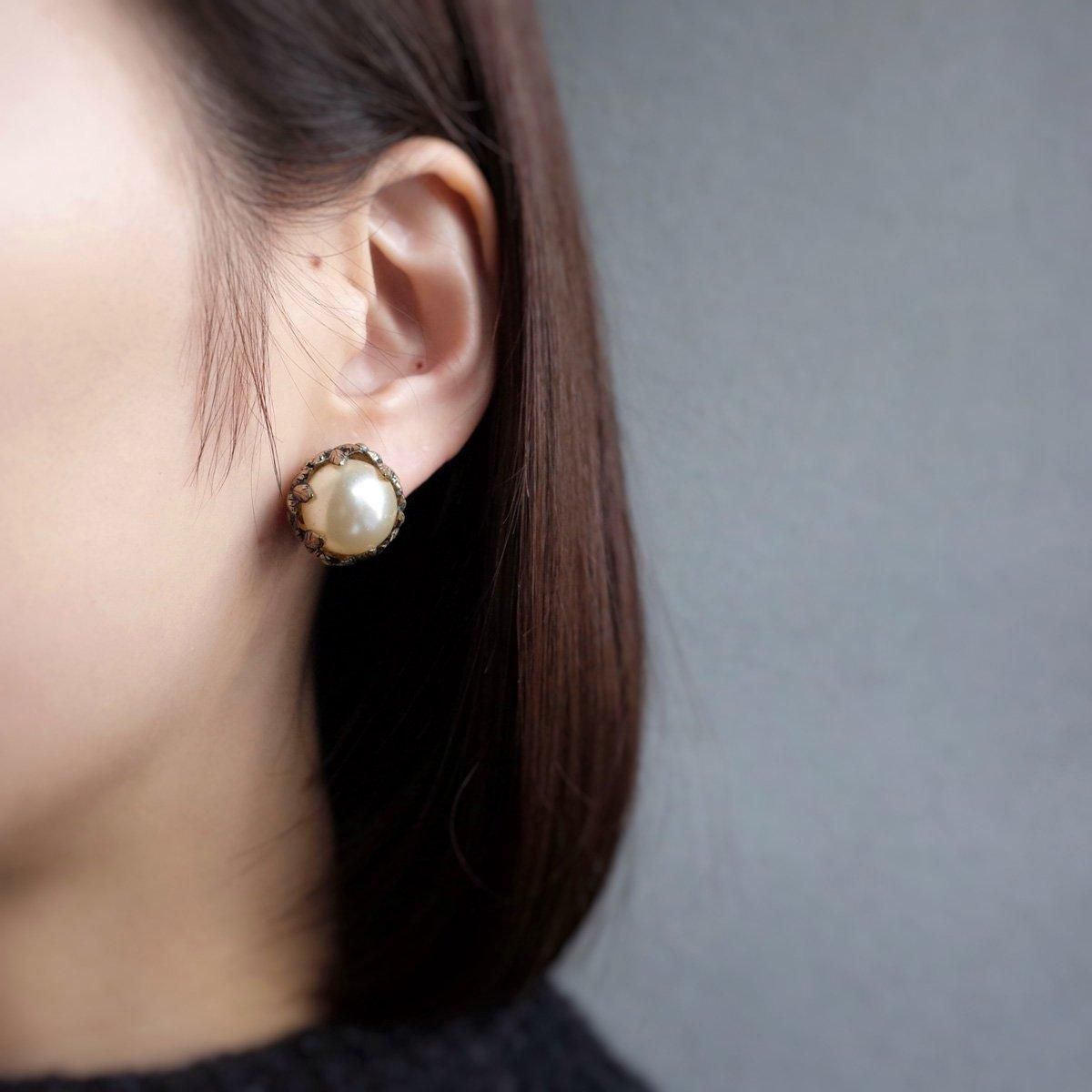᥿ ѡ ꡼ 󥰡1940-50's Metal Pearl Leaf Earrings
