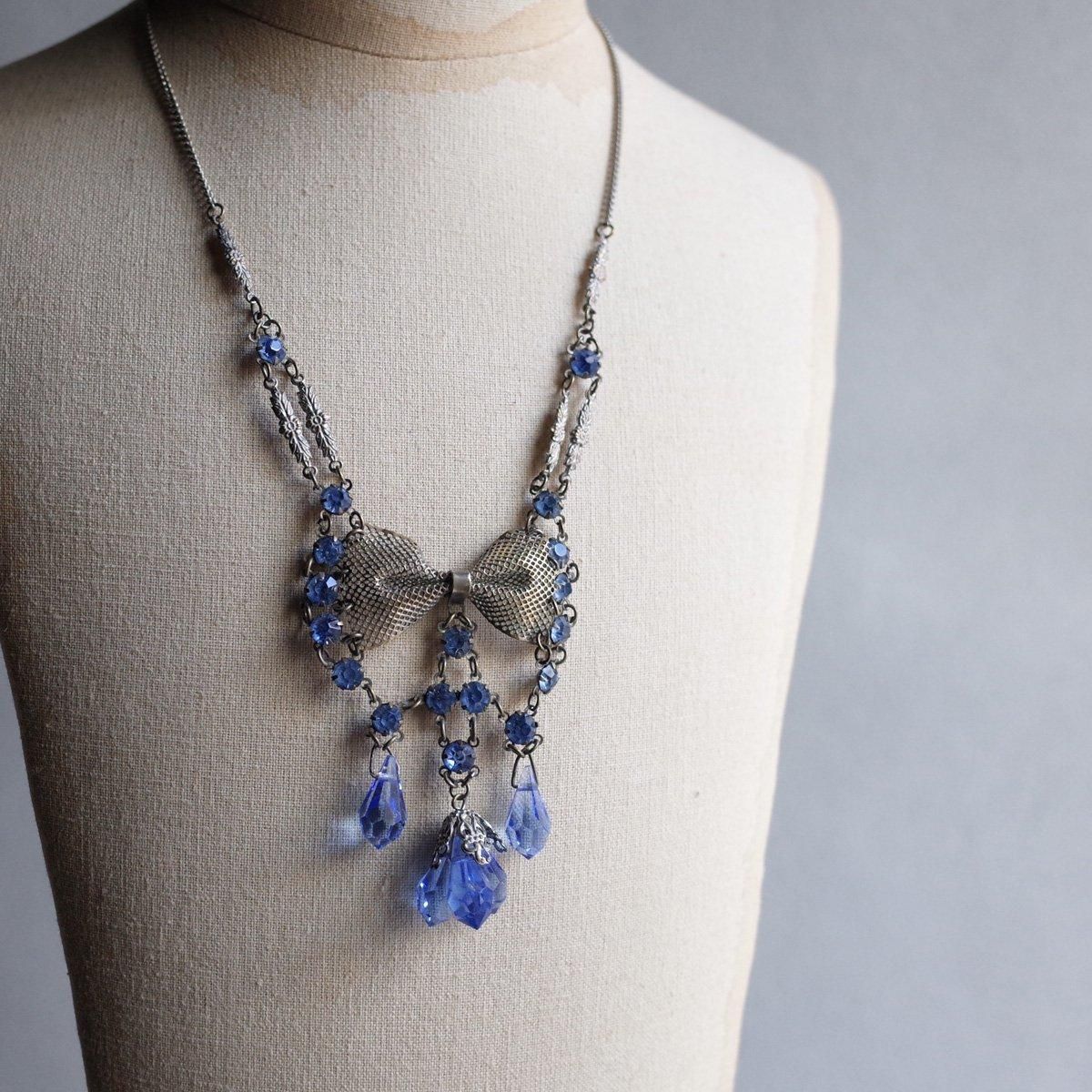 ᥿ ֥롼饹 ܥ ͥå쥹1930's Metal Blue Glass Ribbon Necklace