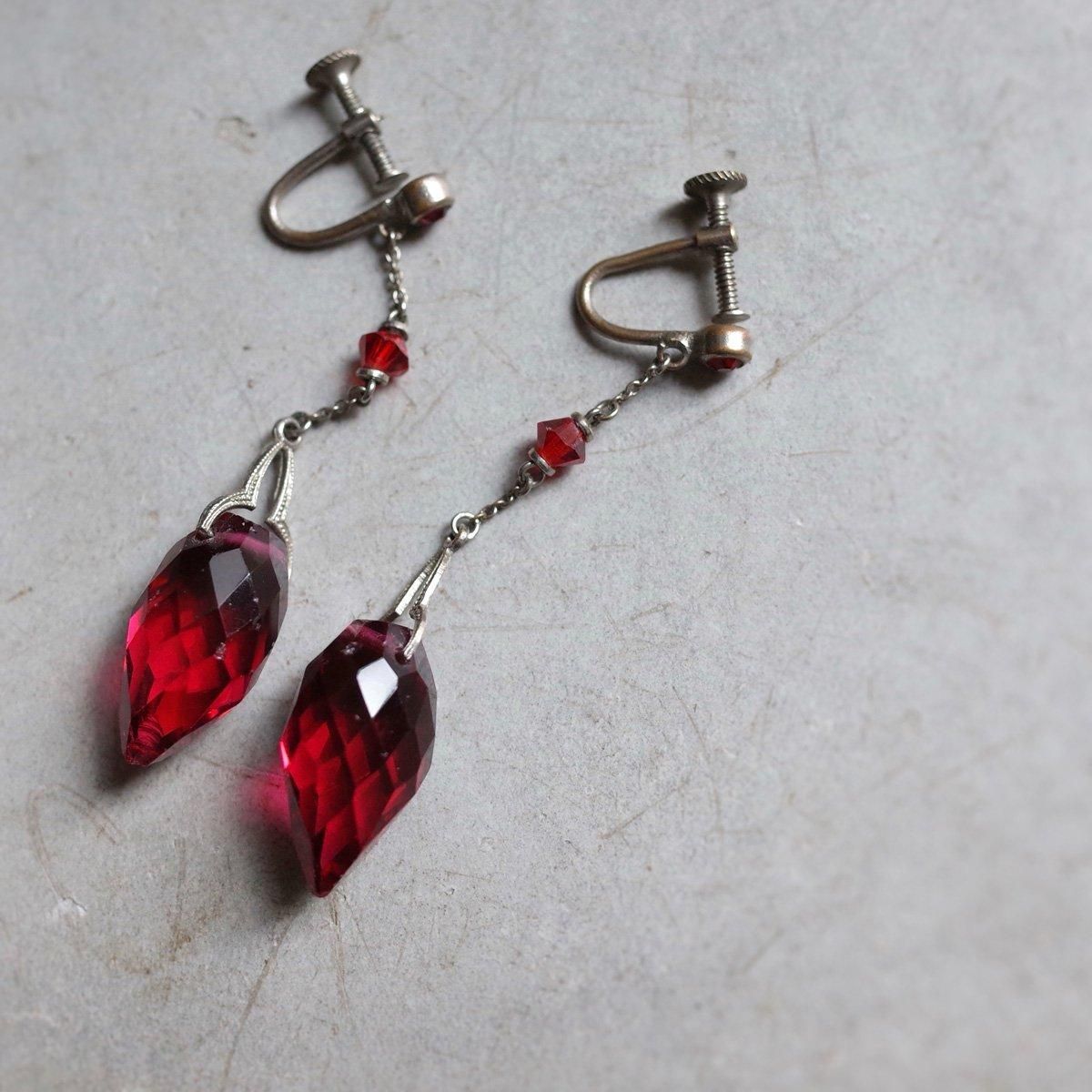 磻å 饹 󥰡1930's Metal Wine Red Glass Earrings