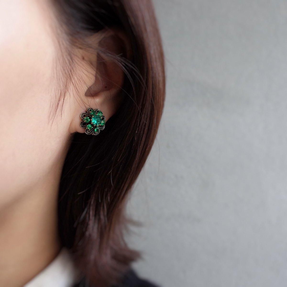 <img class='new_mark_img1' src='https://img.shop-pro.jp/img/new/icons13.gif' style='border:none;display:inline;margin:0px;padding:0px;width:auto;' />꡼󥬥饹 ߥ 󥰡1930-40's Metal Green Glass Mini Earrings