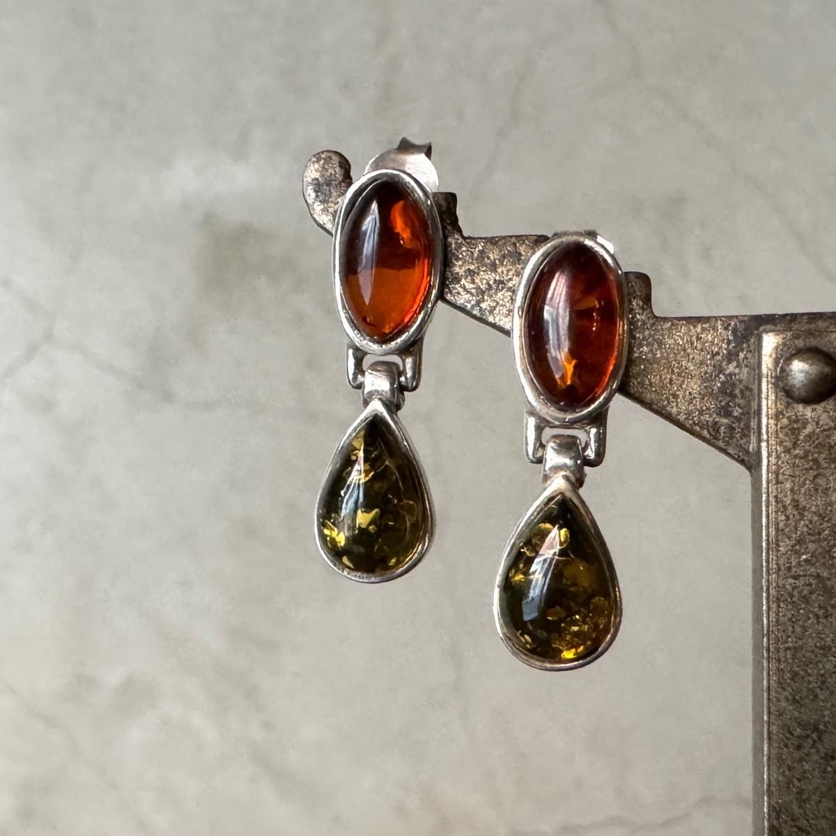 ơ С С ԥSilver Amber Earrings