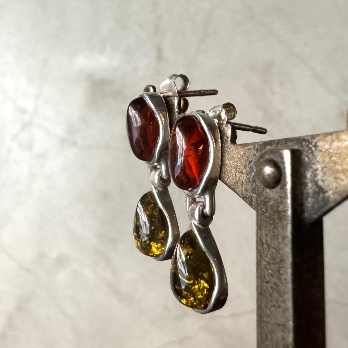 ơ С С ԥSilver Amber Earrings