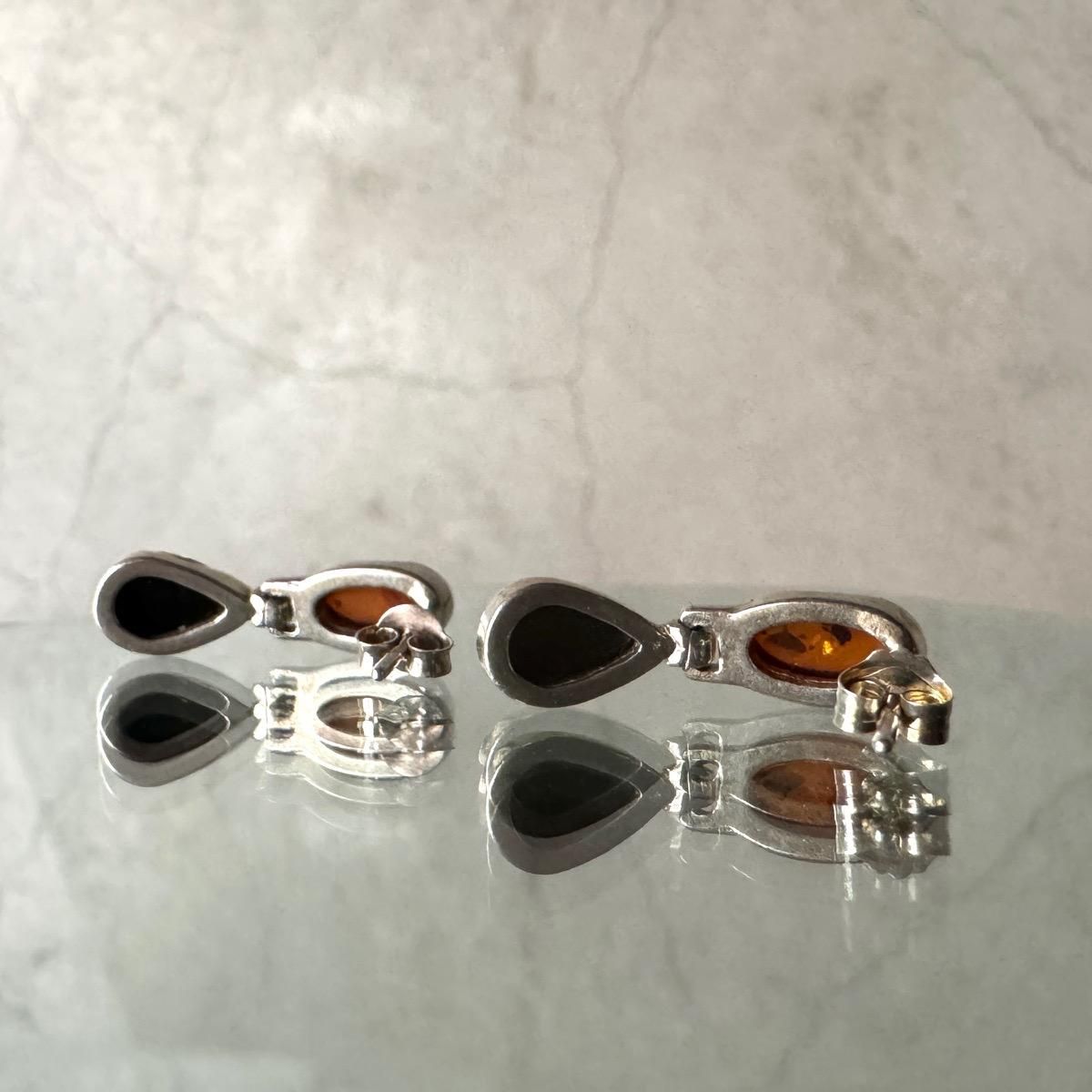 ơ С С ԥSilver Amber Earrings