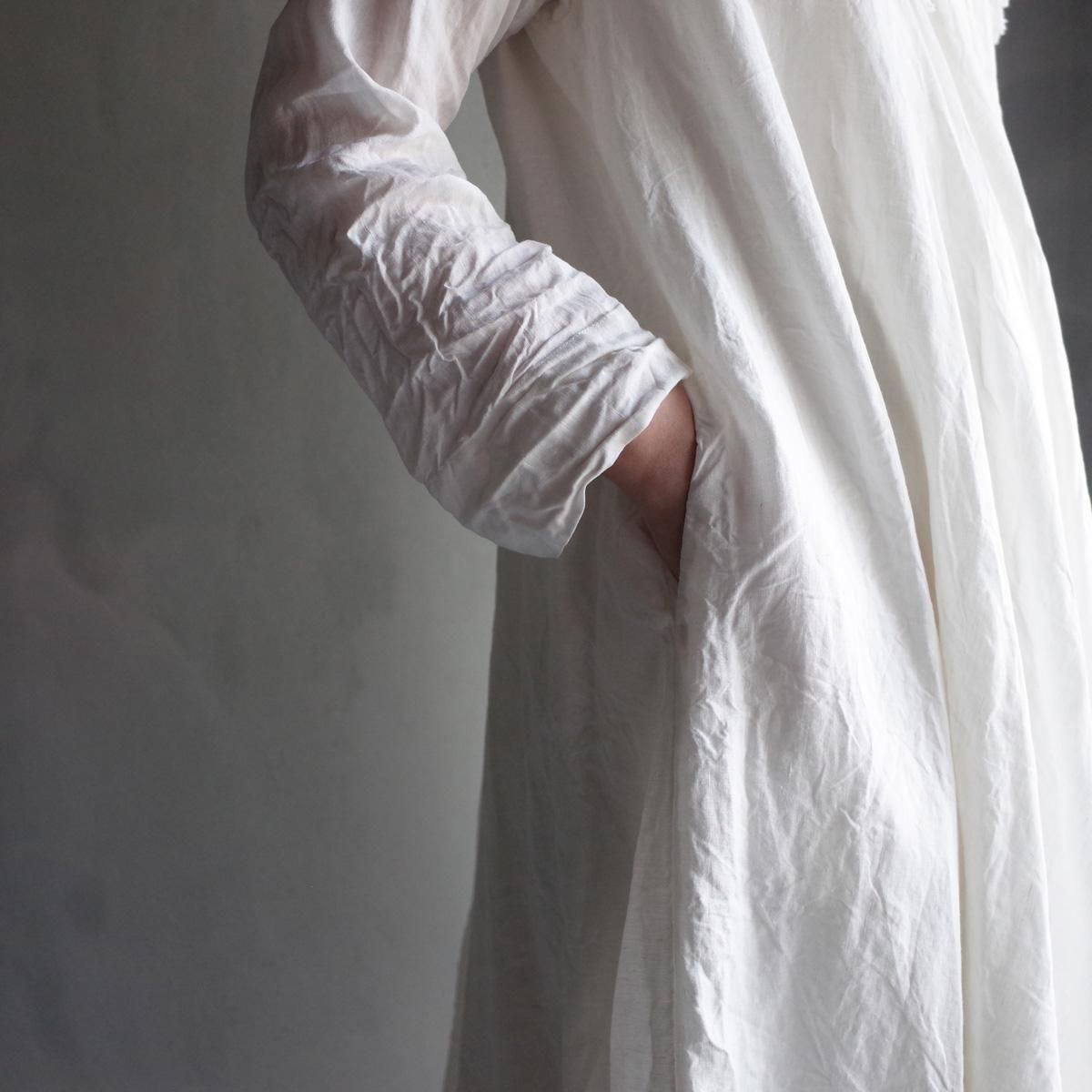 <img class='new_mark_img1' src='https://img.shop-pro.jp/img/new/icons13.gif' style='border:none;display:inline;margin:0px;padding:0px;width:auto;' />HALLELUJAH 7,  Robe Religieuse_col carreʥϥ ƻ ܥå顼Off White
