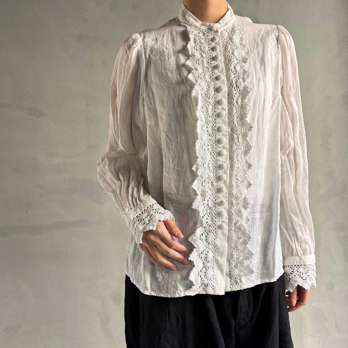 <img class='new_mark_img1' src='https://img.shop-pro.jp/img/new/icons13.gif' style='border:none;display:inline;margin:0px;padding:0px;width:auto;' />HALLELUJAH 2, Chemise a Dentelleʥϥ 졼 ֥饦Off White