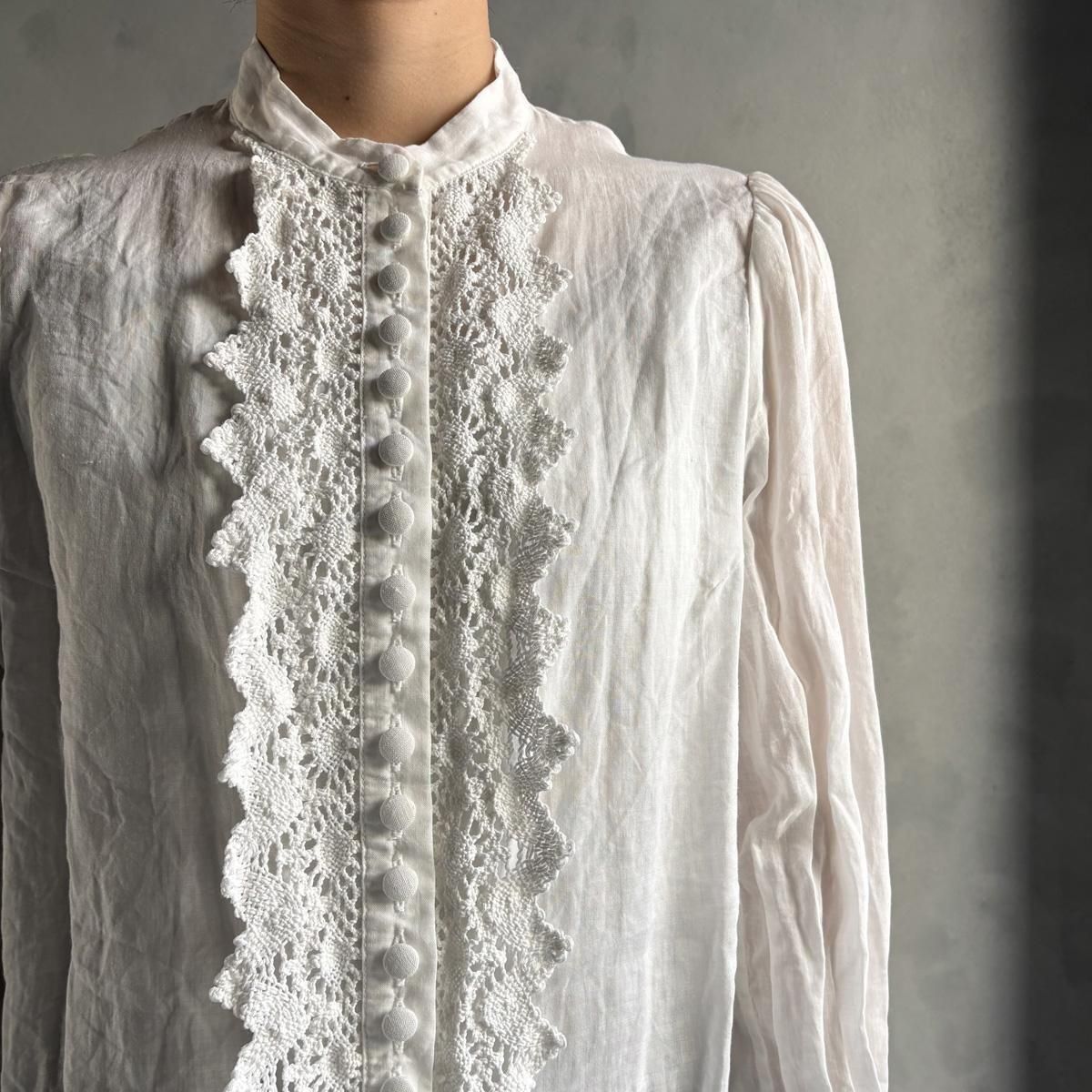 <img class='new_mark_img1' src='https://img.shop-pro.jp/img/new/icons13.gif' style='border:none;display:inline;margin:0px;padding:0px;width:auto;' />HALLELUJAH 2, Chemise a Dentelleʥϥ 졼 ֥饦Off White