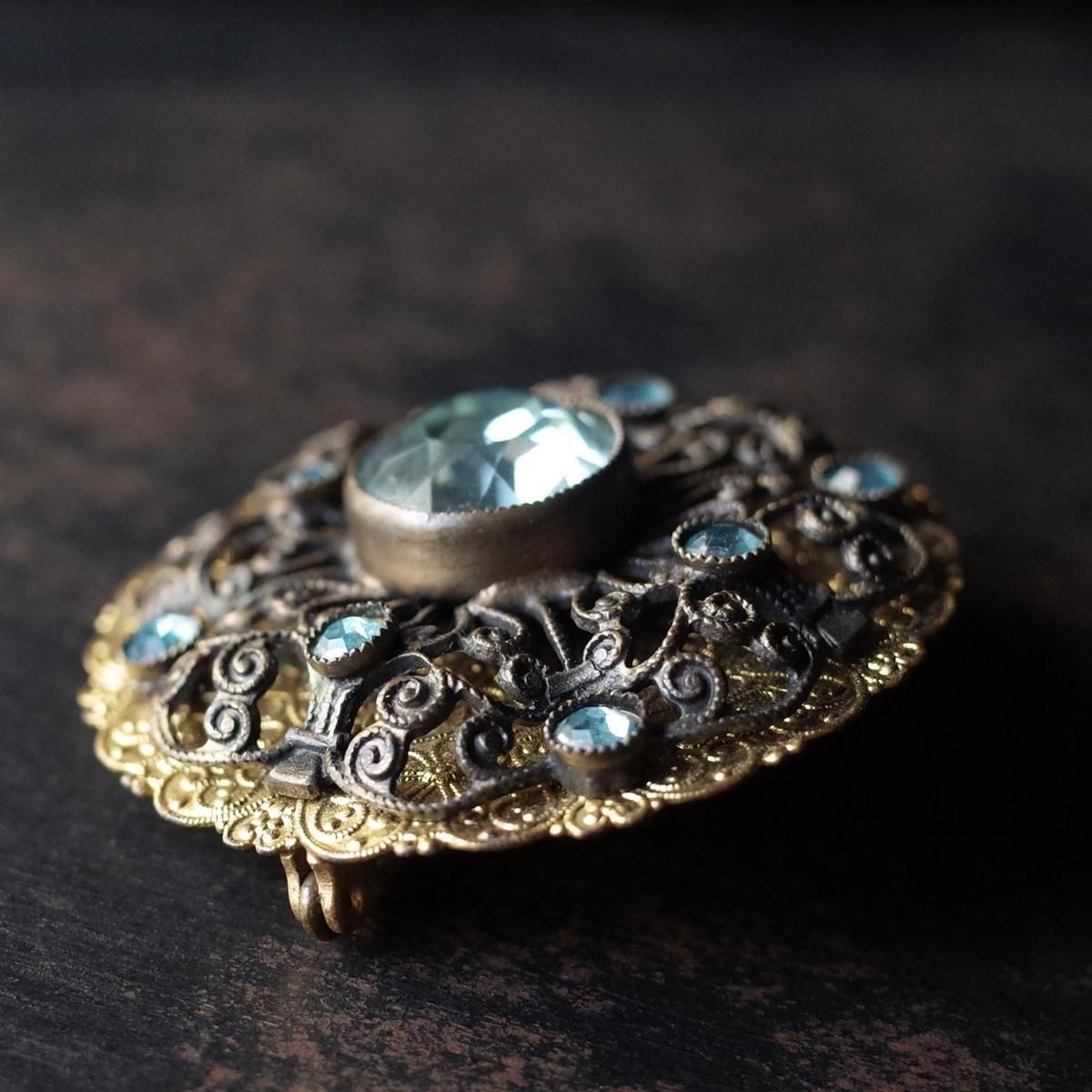 ᥿ 饤ȥ֥롼 饹 ֥1920-30's Metal Light Blue Glass brooch