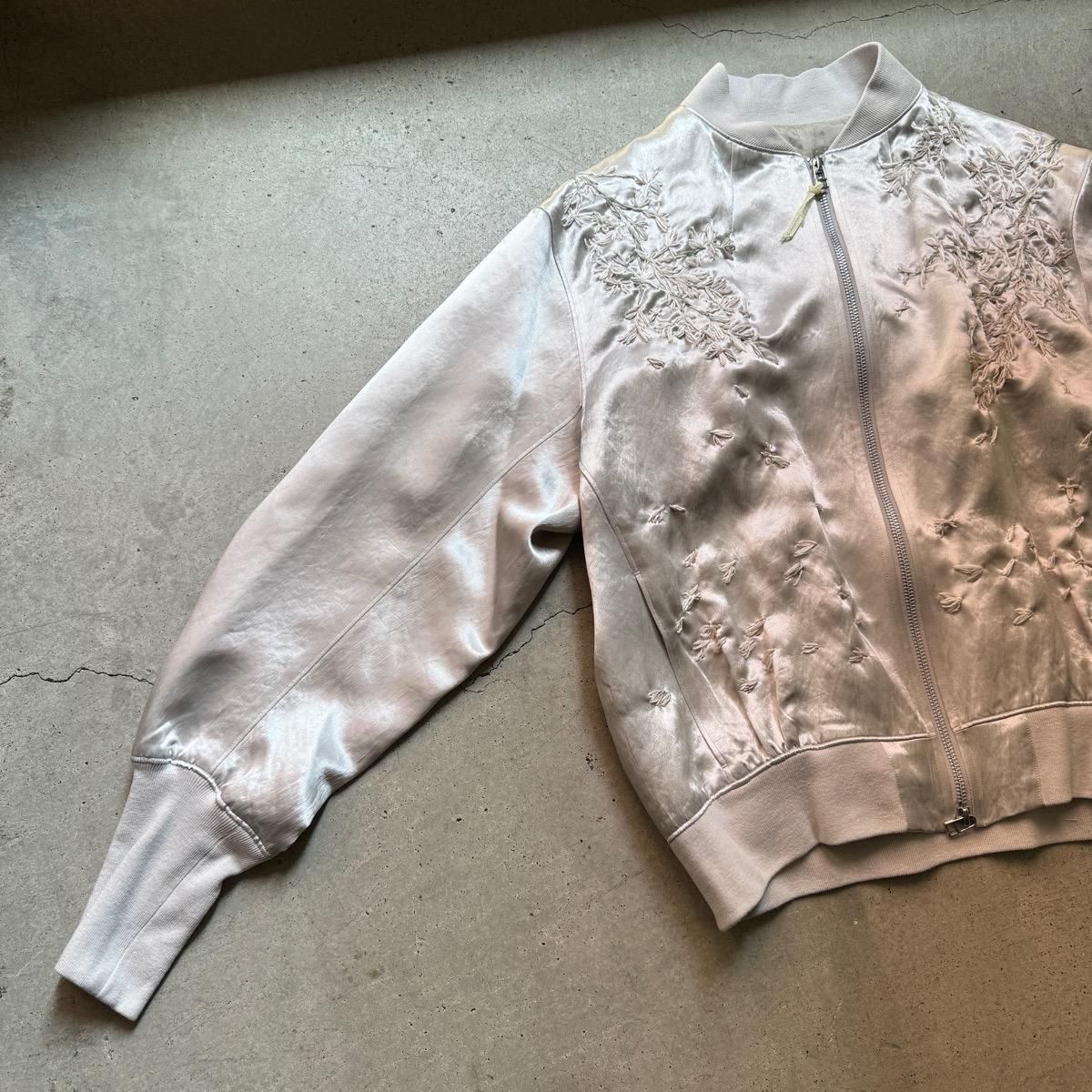 <img class='new_mark_img1' src='https://img.shop-pro.jp/img/new/icons13.gif' style='border:none;display:inline;margin:0px;padding:0px;width:auto;' />suzuki takayuki embroidered blousonʥ業 ֥ ֥륾Shining mist