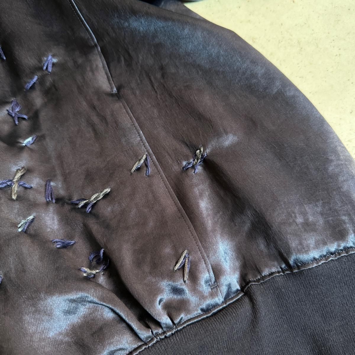 <img class='new_mark_img1' src='https://img.shop-pro.jp/img/new/icons13.gif' style='border:none;display:inline;margin:0px;padding:0px;width:auto;' />suzuki takayuki embroidered blousonʥ業 ֥ ֥륾Shining navy