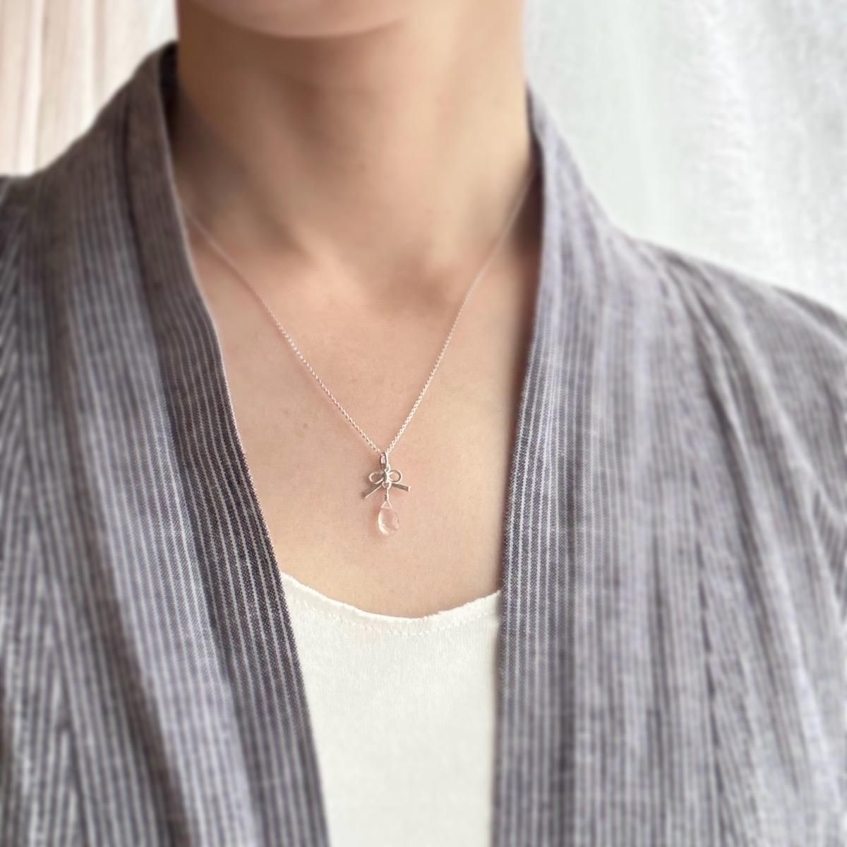<img class='new_mark_img1' src='https://img.shop-pro.jp/img/new/icons13.gif' style='border:none;display:inline;margin:0px;padding:0px;width:auto;' />momocreatura Tiny bow Necklace Silver  Rose quartzʥ⥯ꥢ ܥ ͥå쥹 Сߥġ