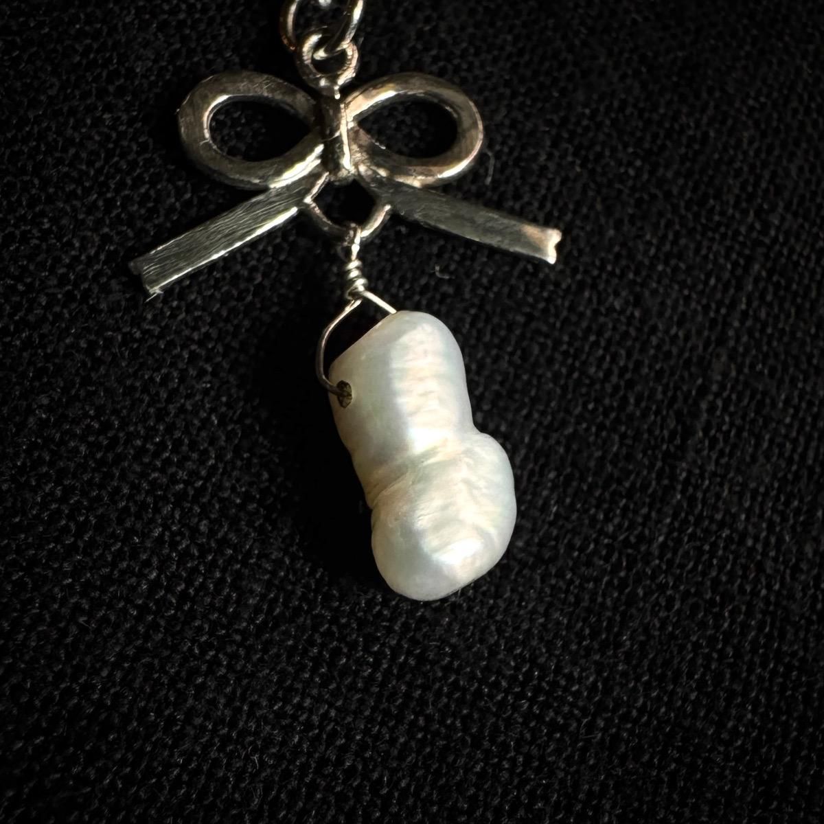 <img class='new_mark_img1' src='https://img.shop-pro.jp/img/new/icons13.gif' style='border:none;display:inline;margin:0px;padding:0px;width:auto;' />momocreatura Thread bow Necklace Silver  Baroque pearlʥ⥯ꥢ ܥ ͥå쥹 СߥХåѡ