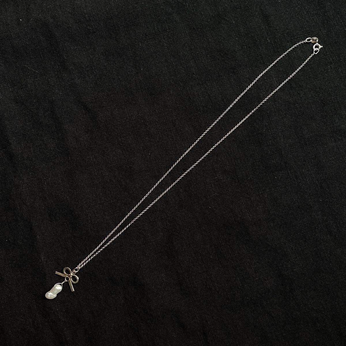 <img class='new_mark_img1' src='https://img.shop-pro.jp/img/new/icons13.gif' style='border:none;display:inline;margin:0px;padding:0px;width:auto;' />momocreatura Thread bow Necklace Silver  Baroque pearlʥ⥯ꥢ ܥ ͥå쥹 СߥХåѡ