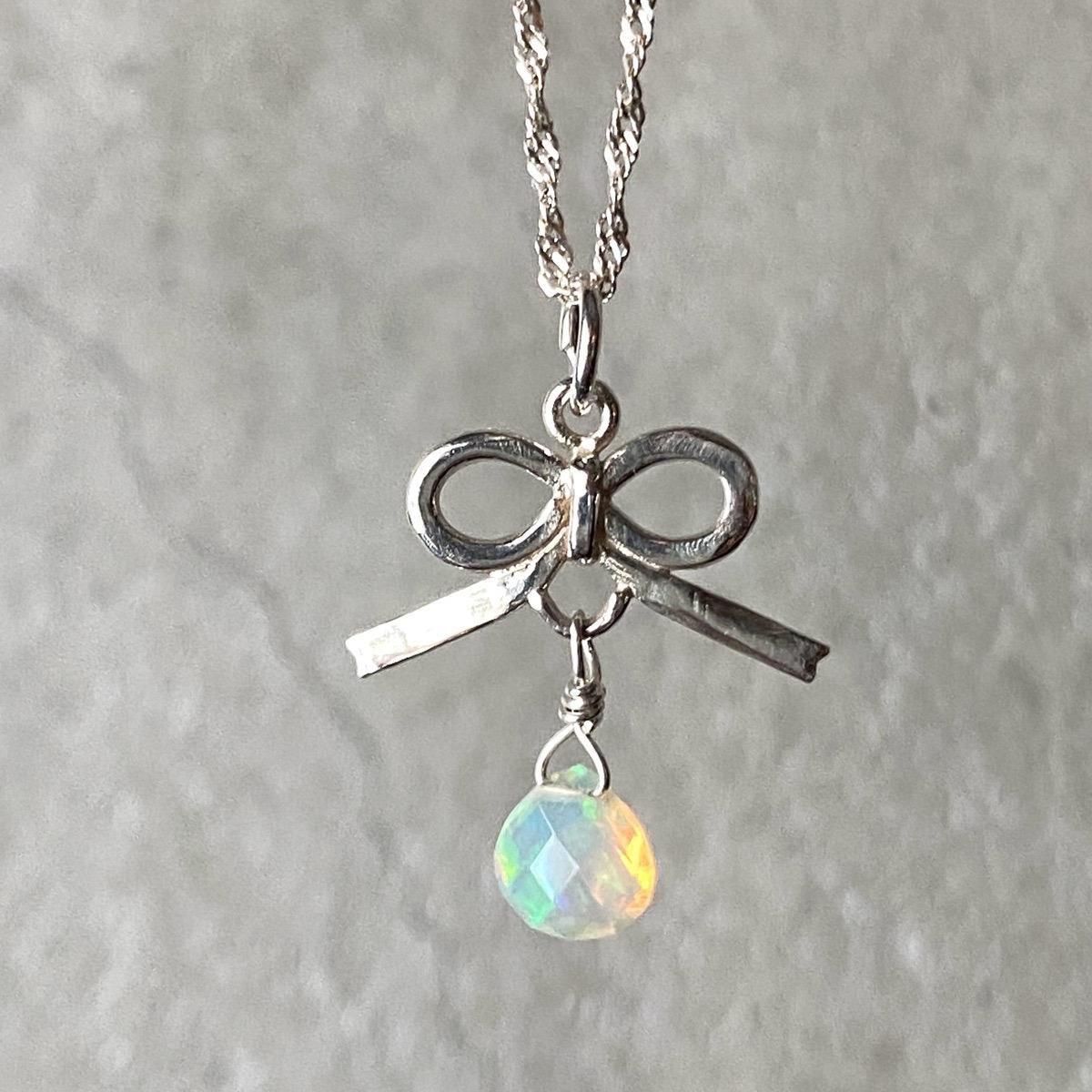 <img class='new_mark_img1' src='https://img.shop-pro.jp/img/new/icons13.gif' style='border:none;display:inline;margin:0px;padding:0px;width:auto;' />momocreatura Thread bow Necklace Silver  Opalʥ⥯ꥢ ܥ ͥå쥹 Сߥѡ