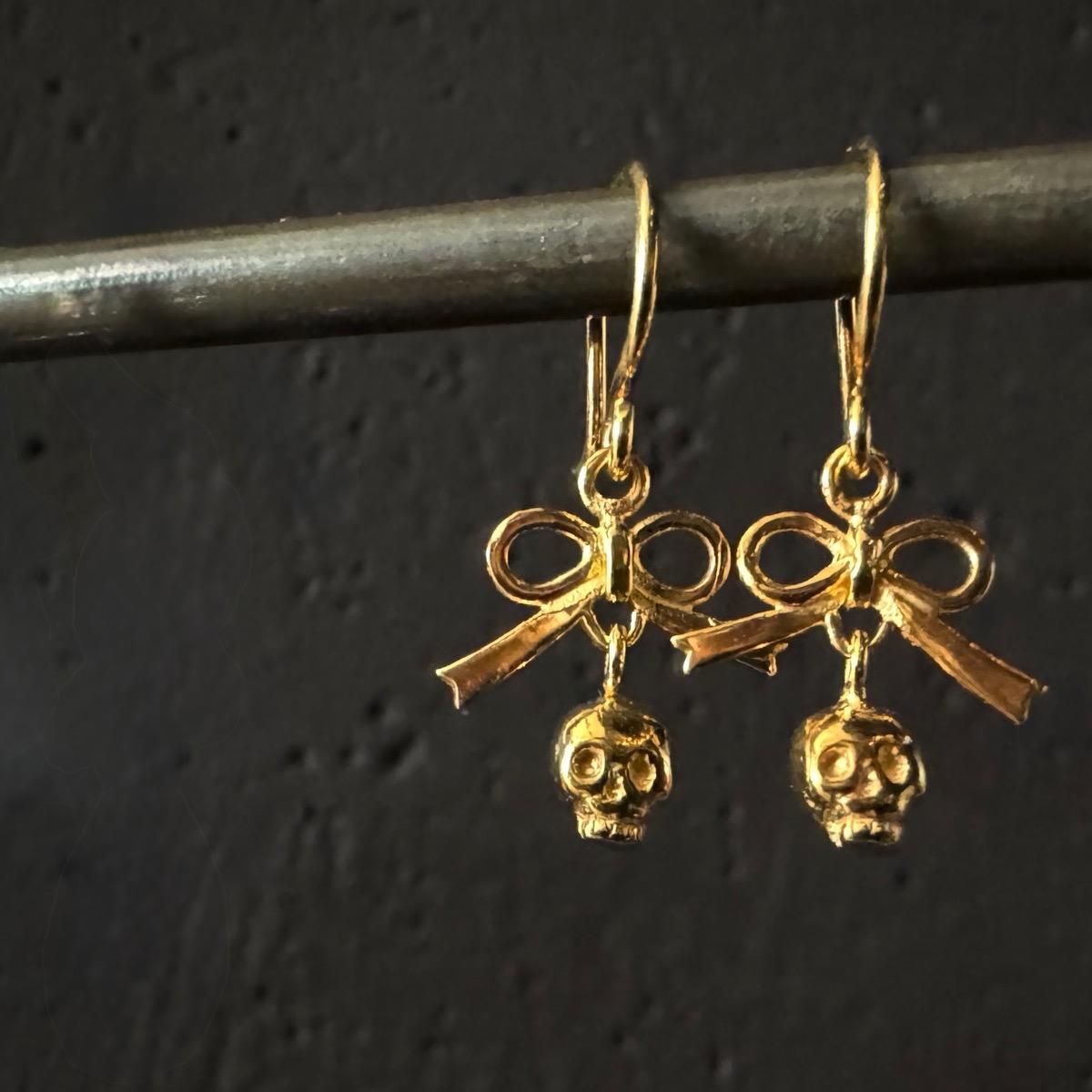 <img class='new_mark_img1' src='https://img.shop-pro.jp/img/new/icons13.gif' style='border:none;display:inline;margin:0px;padding:0px;width:auto;' />momocreatura Tiny bow and skull Earrings Goldʥ⥯ꥢ ܥ   ԥ ɡ