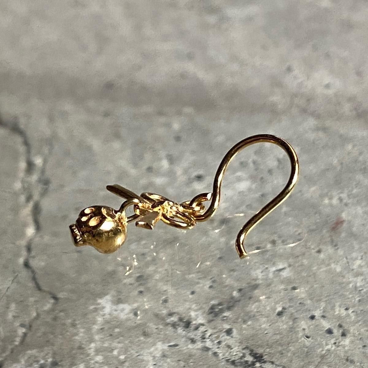<img class='new_mark_img1' src='https://img.shop-pro.jp/img/new/icons13.gif' style='border:none;display:inline;margin:0px;padding:0px;width:auto;' />momocreatura Tiny bow and skull Earrings Goldʥ⥯ꥢ ܥ   ԥ ɡ