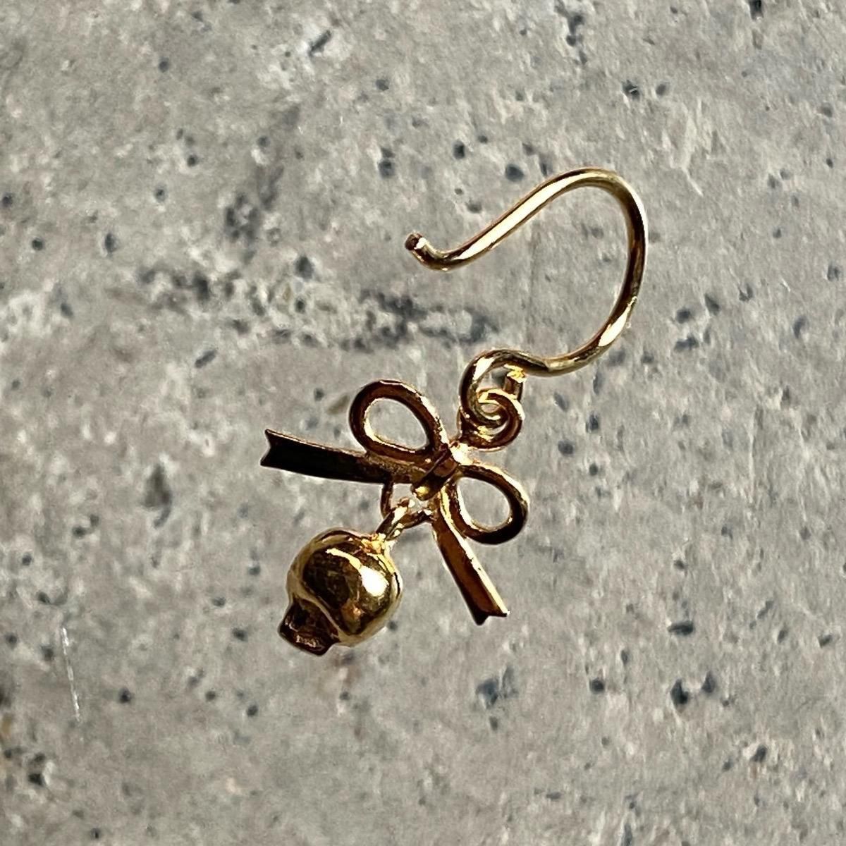 <img class='new_mark_img1' src='https://img.shop-pro.jp/img/new/icons13.gif' style='border:none;display:inline;margin:0px;padding:0px;width:auto;' />momocreatura Tiny bow and skull Earrings Goldʥ⥯ꥢ ܥ   ԥ ɡ