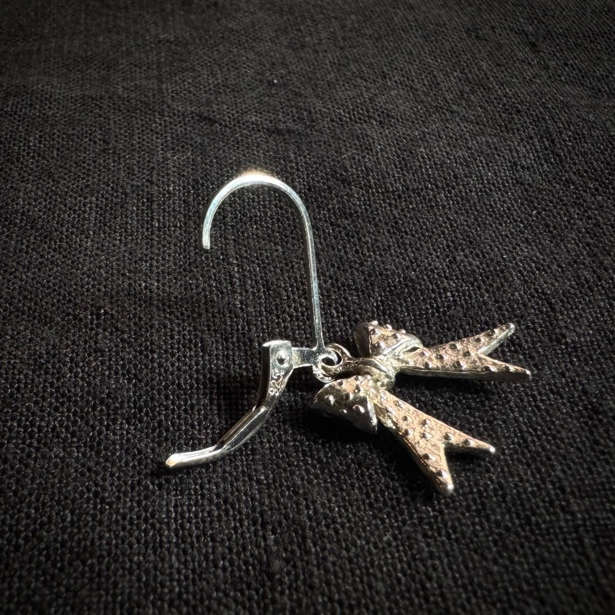<img class='new_mark_img1' src='https://img.shop-pro.jp/img/new/icons13.gif' style='border:none;display:inline;margin:0px;padding:0px;width:auto;' />momocreatura Dotted bow Earrings Silverʥ⥯ꥢ ɥåȥܥ ԥ С