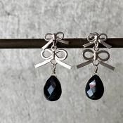 <img class='new_mark_img1' src='https://img.shop-pro.jp/img/new/icons13.gif' style='border:none;display:inline;margin:0px;padding:0px;width:auto;' />momocreatura Double bow Earrings Silver  Onyxʥ⥯ꥢ ֥ܥ ԥ Сߥ˥