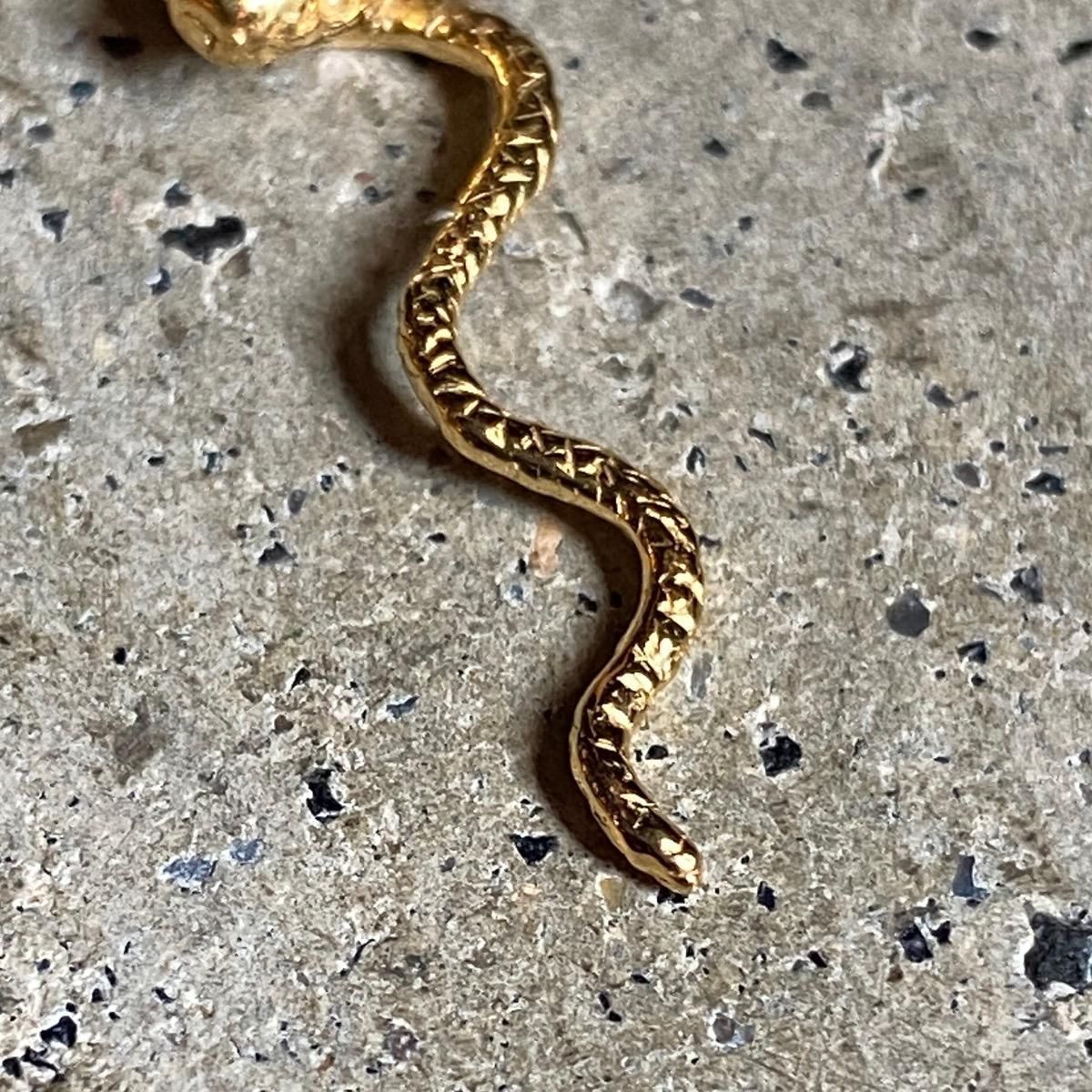 <img class='new_mark_img1' src='https://img.shop-pro.jp/img/new/icons56.gif' style='border:none;display:inline;margin:0px;padding:0px;width:auto;' />momocreatura Waving Snake Necklace Goldʥإӥͥå쥹 ɡ